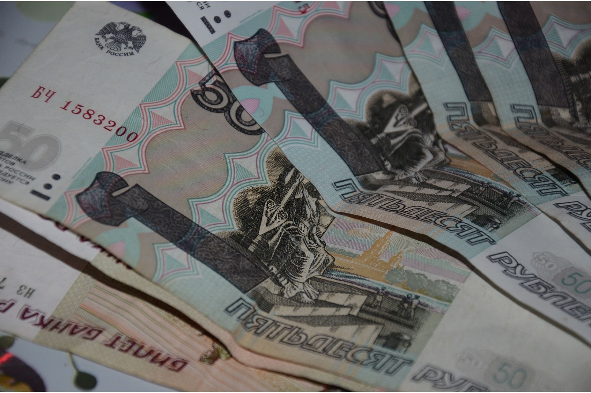 В обменных пунктах Нарвы возник дефицит российских рублей. Автор/Источник фото: Pixabay.com.